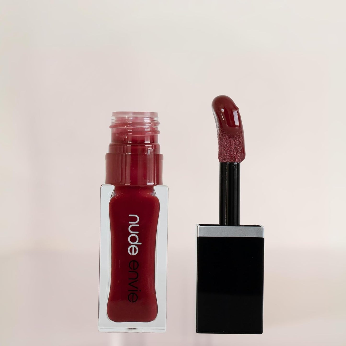 nude envie - Lip Gloss - High-Shine Finish - Moisturizing & Easy Application - Luxury Hydration - Non-Sticky Formula - With Vitamin E & Glycine Soja Oil - Vegan, Paraben-Free & Cruelty-Free - Sultry