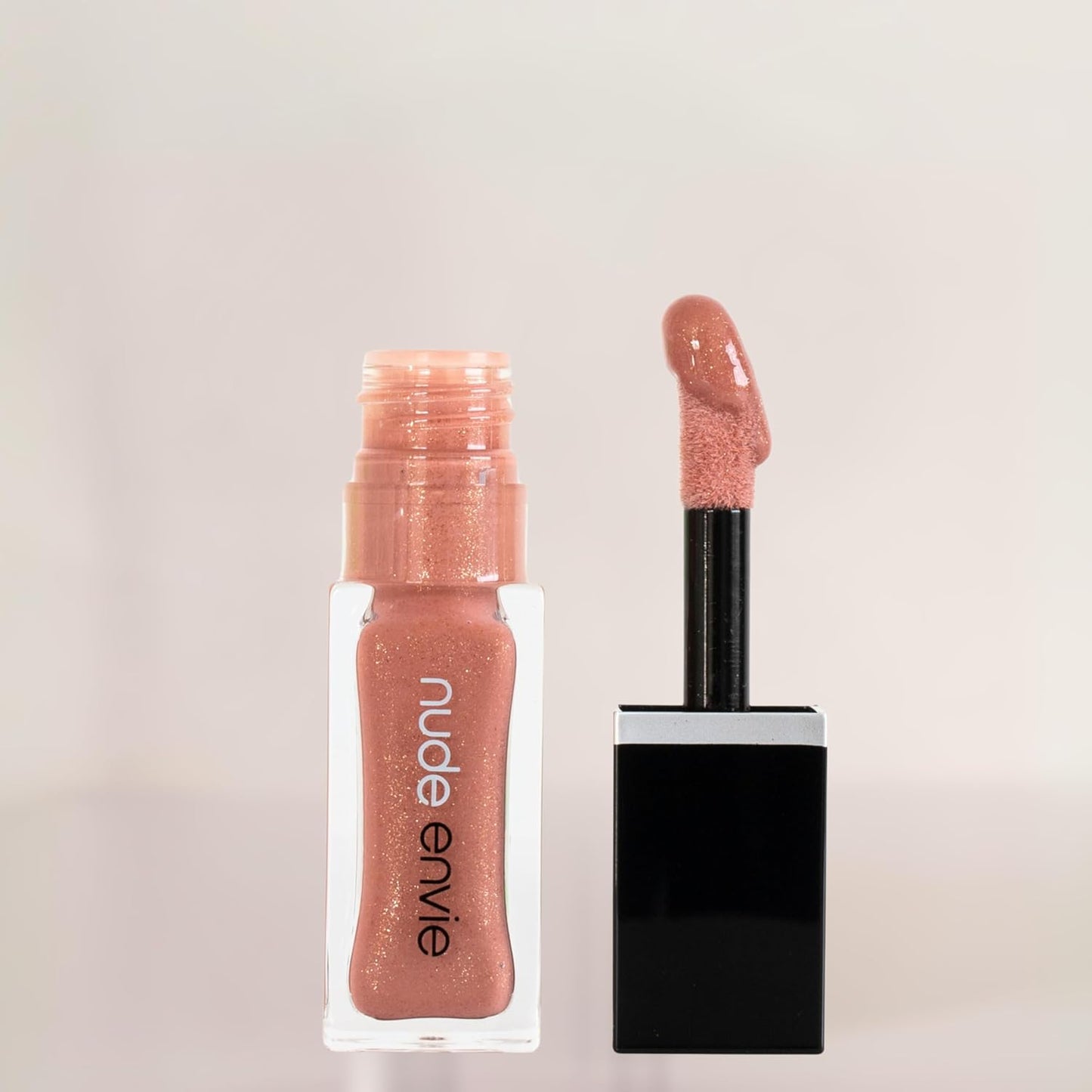 nude envie - Lip Gloss - High-Shine Finish - Moisturizing & Easy Application - Luxury Hydration - Non-Sticky Formula - With Vitamin E & Glycine Soja Oil - Vegan, Paraben-Free & Cruelty-Free - Sweet