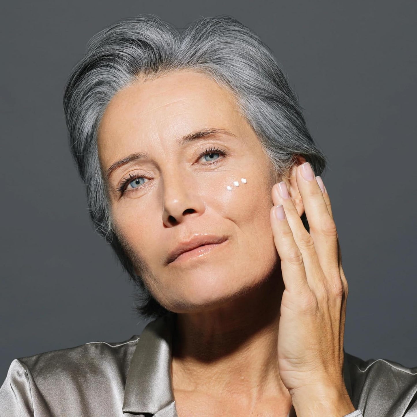 Nu Skin ageLOC Radiant Day SPF 22 | Broad-Spectrum UV Protection | Lightweight, Non-Greasy Daily Sunscreen | Supports Skin Hydration & Defense | Daily Skin Care | 30-Day Supply